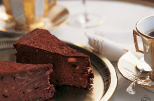 تورت شکلات و فندق (کیک بدون آرد)