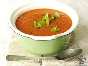 سوپ گوجه فرنگی با روغن ریحان