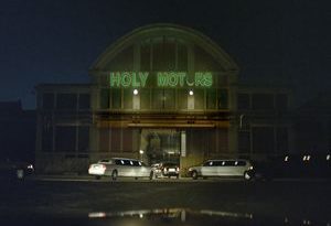 نقد و بررسی فیلم Holy Motors (موتورهای مقدس)