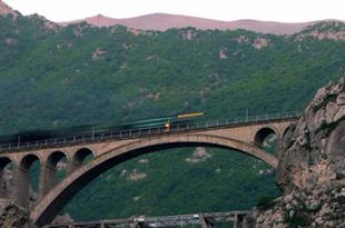 پل وِرِسک یکی از بزرگ‌ترین پل‌ های راه‌آهن ایران